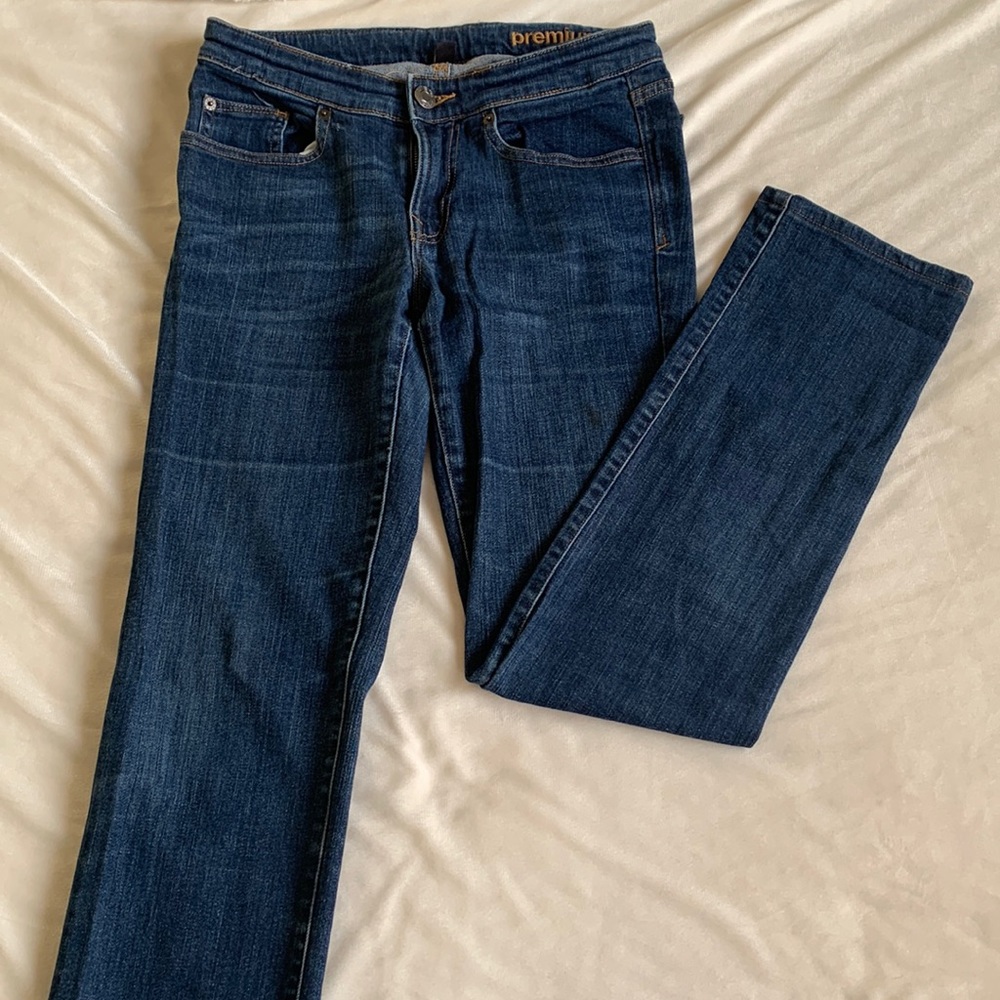 Low waisted denim jeans